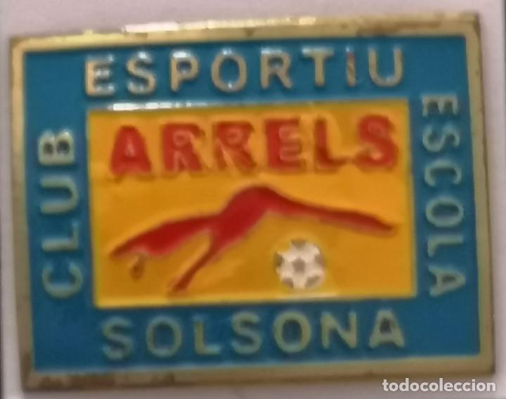 Collezionismo sportivo: PIN FUTBOL - BARCELONA - SOLSONA - CR ESCOLA ARRELS