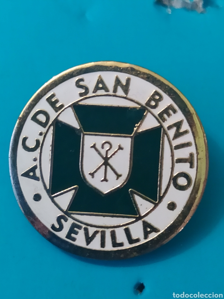 Sammelleidenschaft Sport: PINS DE F&Uacute;TBOL A C. D E SAN BENITO SEVILLA