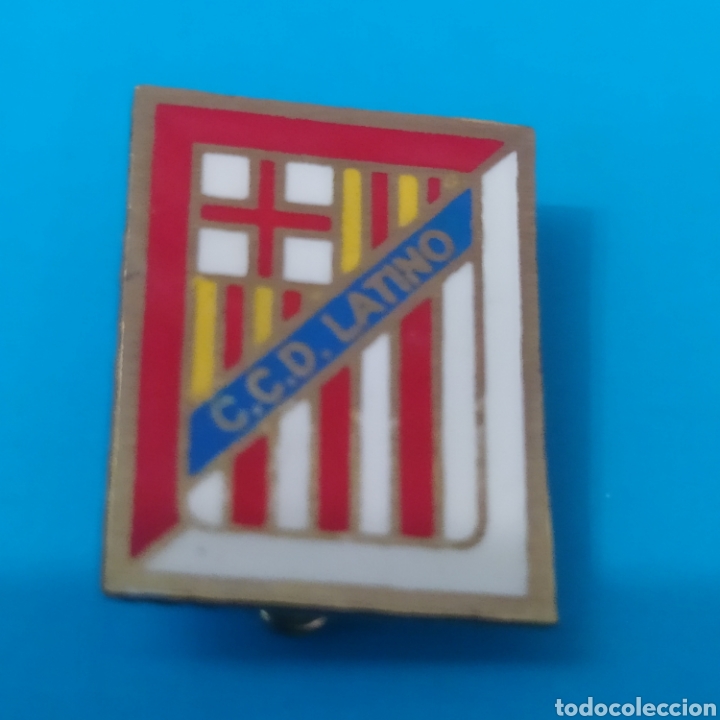 Sammelleidenschaft Sport: PINS DE F&Uacute;TBOL C. C.D LATINO BARCELONA