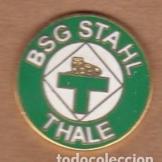 Coleccionismo deportivo: PIN DEL EQUIPO DE FUTBOL DEL BSG STAHL - THALE (FOOTBALL) ALEMANIA DDR