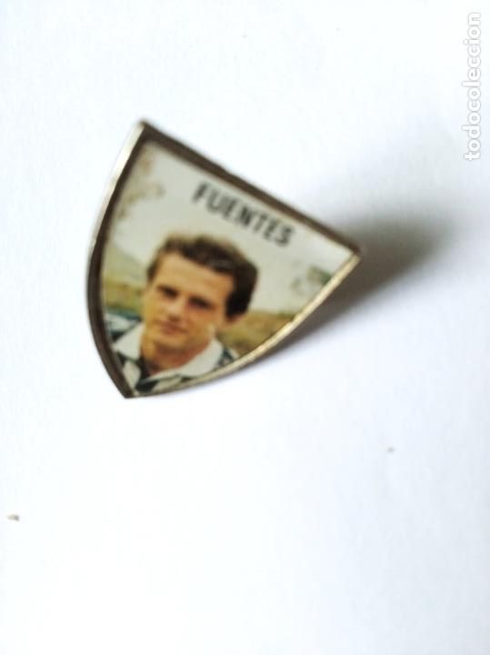 Collectionnisme sportif: PIN FUENTES DE LA REAL SOCIEDAD