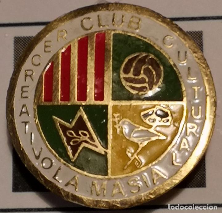 Sammelleidenschaft Sport: PIN FUTBOL - BARCELONA - CLUB CULTURAL RECREATIVO LA MASIA - Solapa