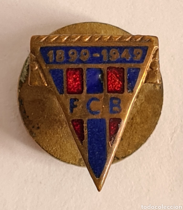 Coleccionismo deportivo: Insignia ojal 50 Aniversario FC Barcelona FCB 1899 1949 grabada Gamper Montal F&uacute;tbol Bar&ccedil;a Cul&eacute; Pin