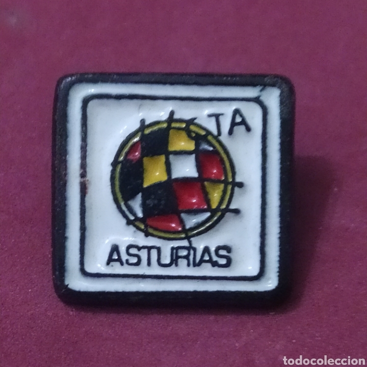 Sammelleidenschaft Sport: PINS DE F&Uacute;TBOL COLEGIO T&Eacute;CNICO DE &Aacute;RBITROS DE ASTURIAS