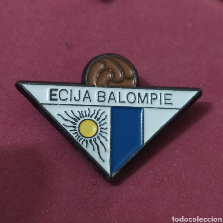 Sammelleidenschaft Sport: PINS DE F&Uacute;TBOL OFICIAL &Eacute;CIJA BALOMPI&Eacute; . SEVILLA.