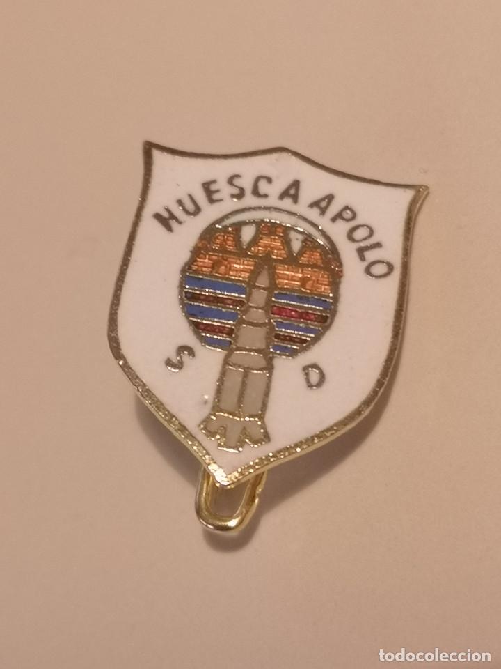 Sammelleidenschaft Sport: PIN FUTBOL - LOGRO&Ntilde;O - SD HUESCA APOLO - Aguja