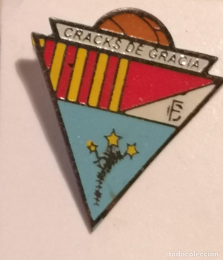 Sammelleidenschaft Sport: PIN FUTBOL - BARCELONA - FC CRACKS DE GRACIA