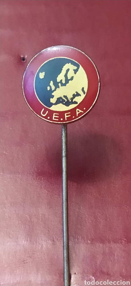 Coleccionismo deportivo: INSIGNIA DE FÚTBOL UEFA
