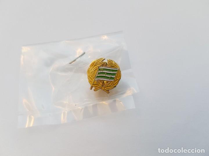 Coleccionismo deportivo: Pin f&uacute;tbol oficial HAMMARBY / Suecia