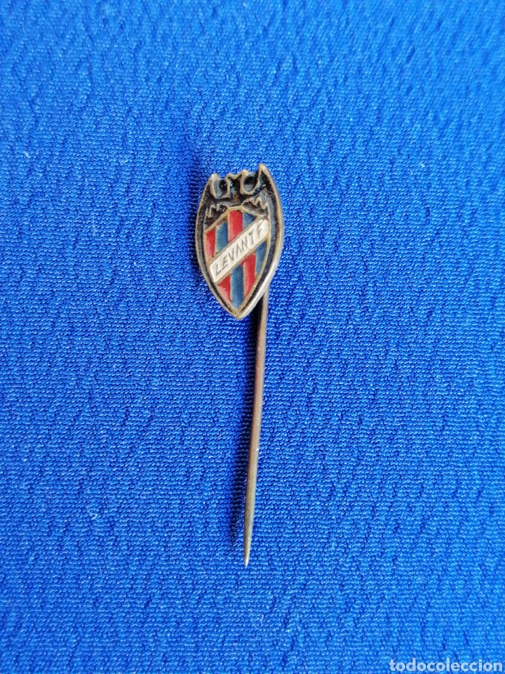 Colecionismo desportivo: LEVANTE UNION DEPORTIVA INSIGNIA DE ALFILER