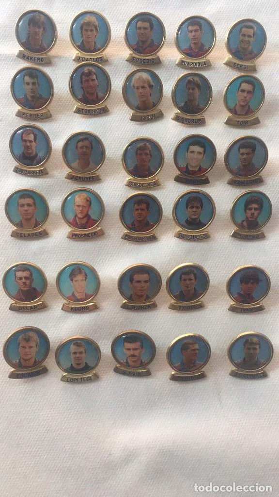 Coleccionismo deportivo: LOTE DE 30 PINS BARCELONA JUGADORES LINEVA - SIN REPETIR - FCB