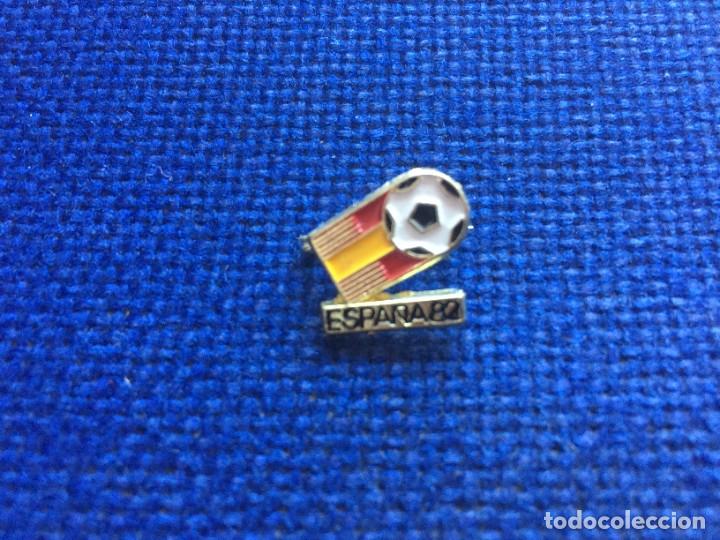 Coleccionismo deportivo: PIN OFICIAL ESPA&Ntilde;A 82 1982 CAMPEONATO DEL FUTBOL MUNDIAL RFEF 79
