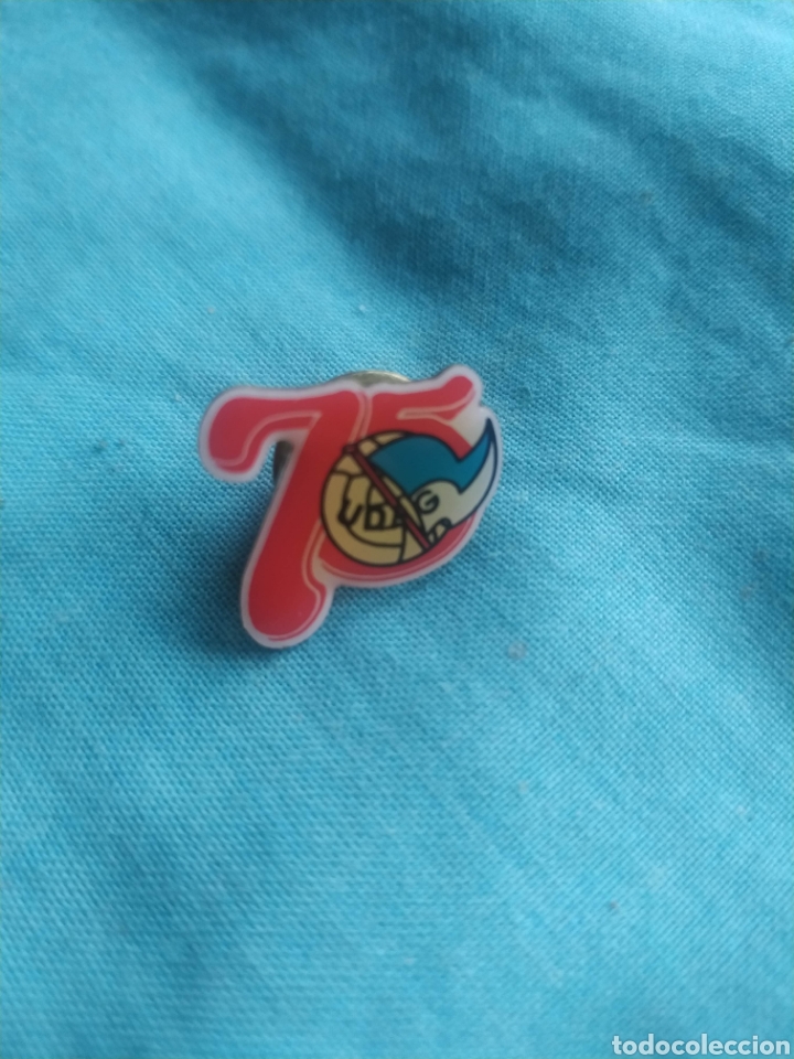 Collectionnisme sportif: Pin conmemorativo del 75 aniversario de la Uni&oacute;n Deportiva atl&eacute;tica Gramenet equipo de f&uacute;tbol Santa
