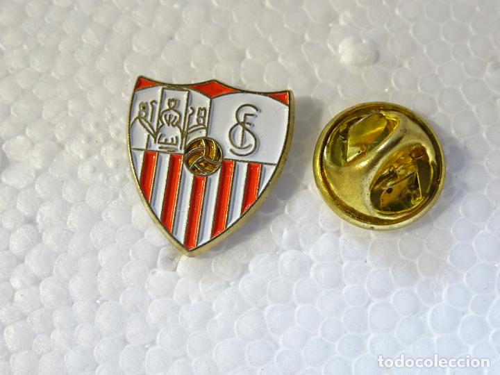 Collectionnisme sportif: PIN DE DEPORTES. F&Uacute;TBOL. SEVILLA FC. ESCUDO DEL EQUIPO