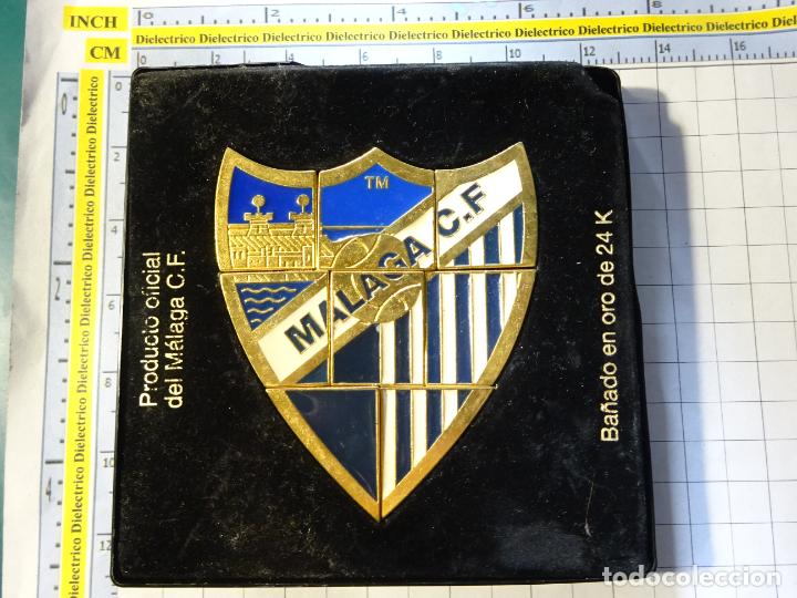 Sammelleidenschaft Sport: 8 PINS BA&Ntilde;ADOS EN ORO DE 24K. FORMAN PUZZLE ESCUDO DEL M&Aacute;LAGA CLUB DE F&Uacute;TBOL. PRODUCTO OFICIAL.