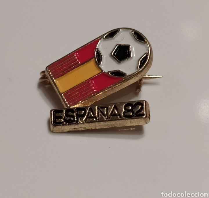 Coleccionismo deportivo: Insignia Mundial Espa&ntilde;a 1982 futbol