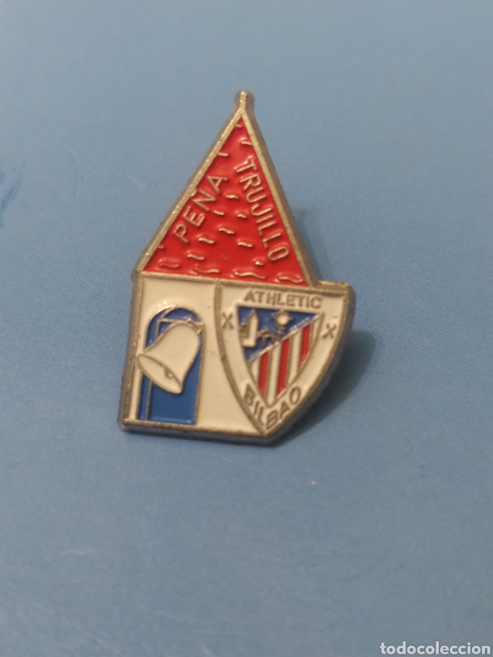 Sammelleidenschaft Sport: PINS DE PE&Ntilde;A. PE&Ntilde;A ATHLETIC TRUJILLO. C&Aacute;CERES