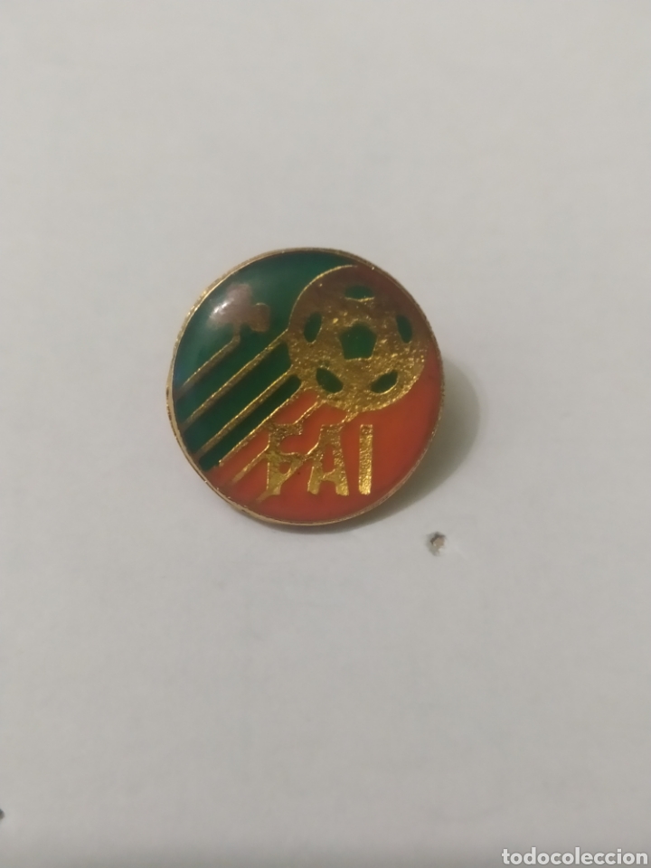 Coleccionismo deportivo: PINS DE F&Uacute;TBOL FEDERACI&Oacute;N IRLANDA DE F&Uacute;TBOL