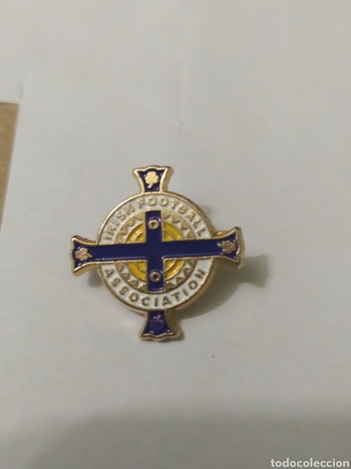 Colecionismo desportivo: PINS DE F&Uacute;TBOL FEDERACI&Oacute;N IRLANDA DEL NORTE DE F&Uacute;TBOL