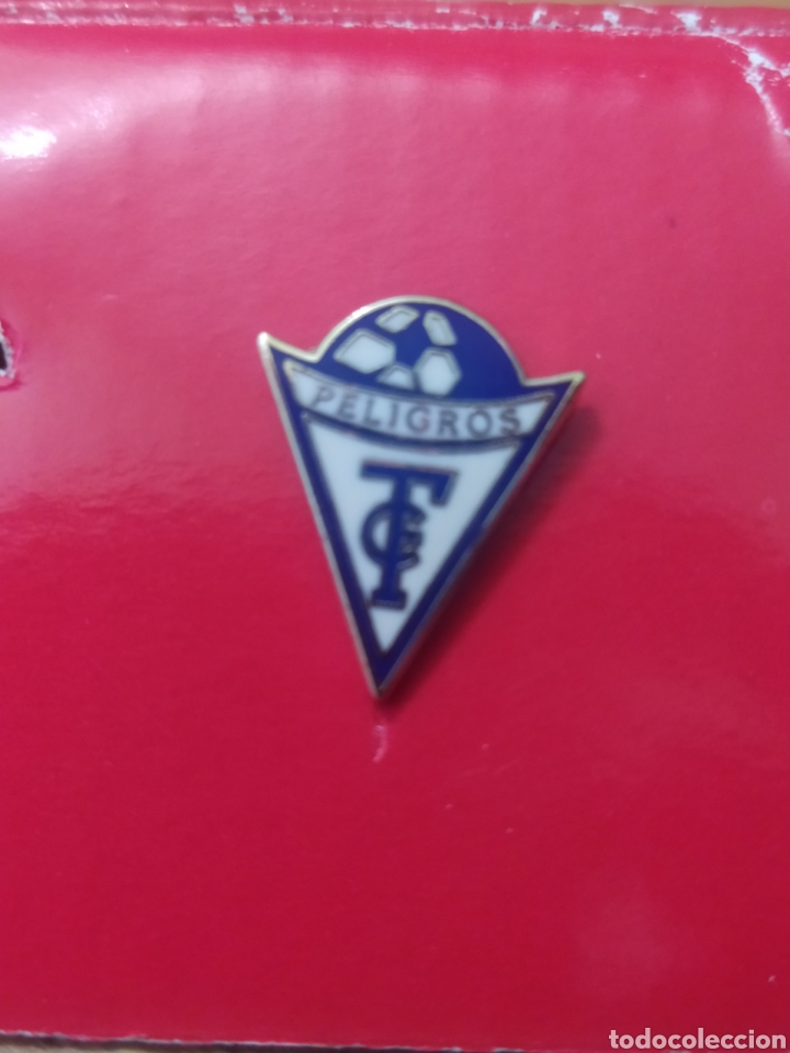 Sammelleidenschaft Sport: PINS DE F&Uacute;TBOL. VANDALIA CF PELIGROS . GRANADA
