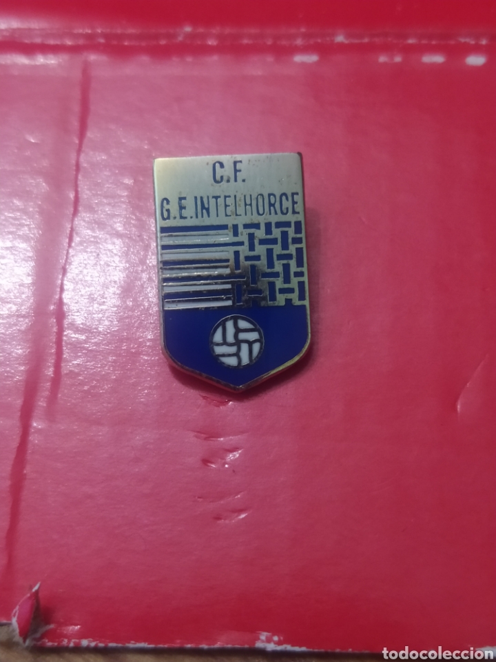 Sammelleidenschaft Sport: PINS DE F&Uacute;TBOL CF G. E. INTELHORCE . MALAGA