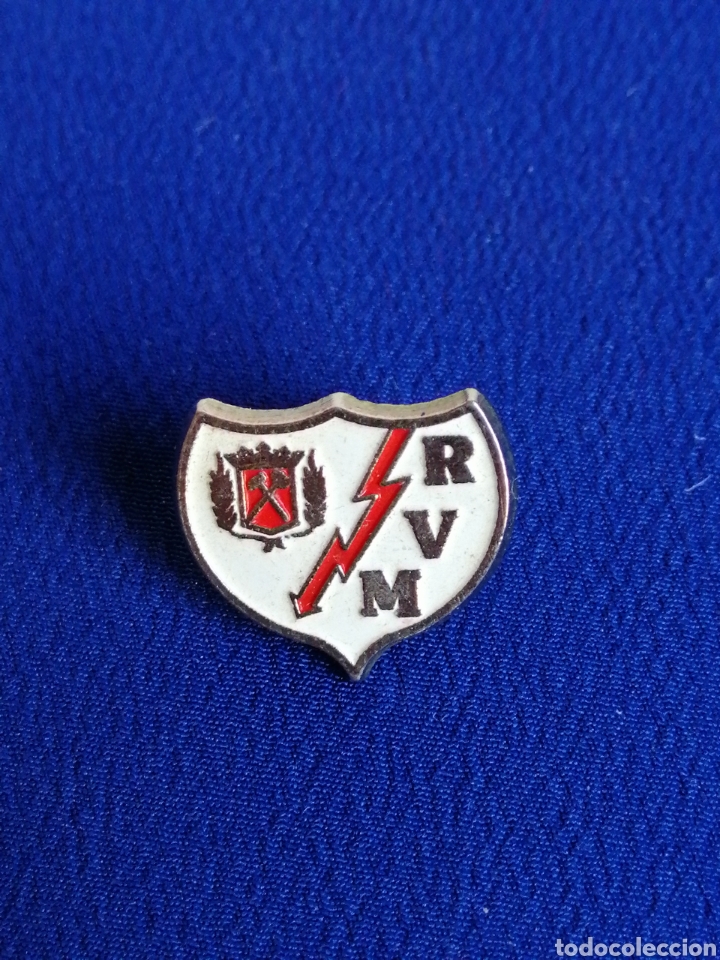 Coleccionismo deportivo: RAYO VALLECANO PIN - Foto 1