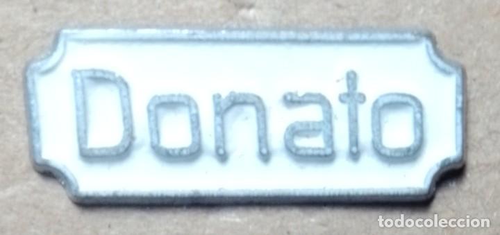Sports collectibles: Pin chapa futbol Donato