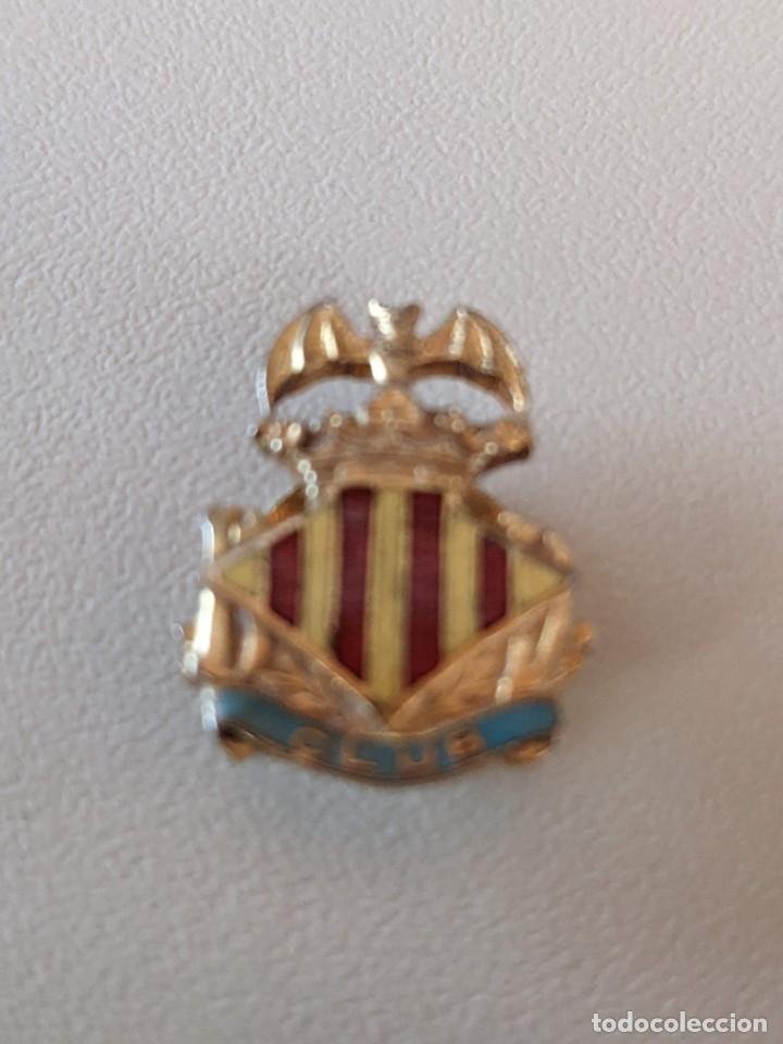 insignia/pin del equipo de fútbol conil cf (cád - Buy Football pins on  todocoleccion