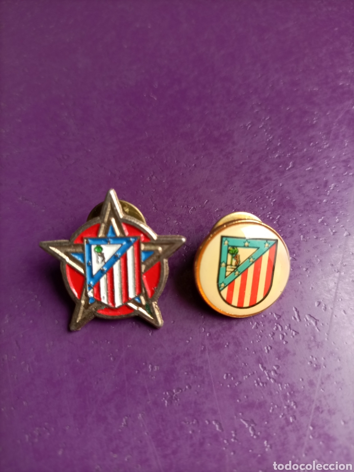 Collectionnisme sportif: DOS 2 PIN DEL ATLETICO DE MADRID - PARECEN ANTIGUOS - FUTBOL -