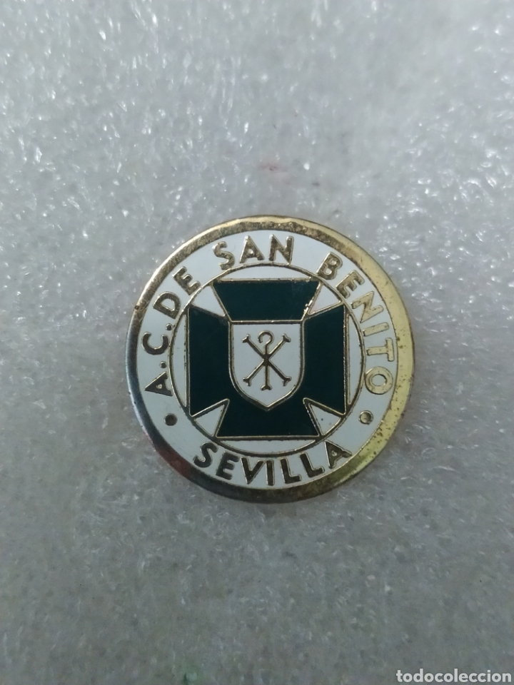 Coleccionismo deportivo: INSIGNIAS DE F&Uacute;TBOL A. C. D. E. SAN BENITO. SEVILLA