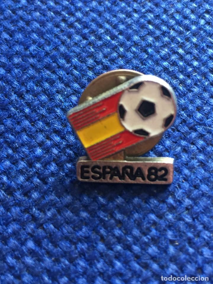 Coleccionismo deportivo: ANTIGUO PIN INSIGNIA DE FUTBOL MUNDIAL ESPA&Ntilde;A 82 1982 RFEF 79