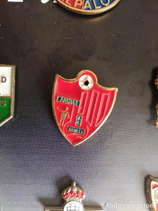 Coleccionismo deportivo: PIN DE FUTBOL ESCUDO ARENAS FC ARMILLA