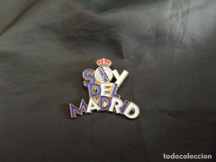 Colecionismo desportivo: Pin Real Madrid con la aguja cortada