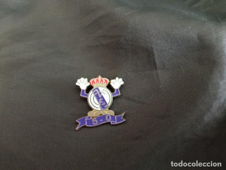 Colecionismo desportivo: Pin Real Madrid con la aguja cortada