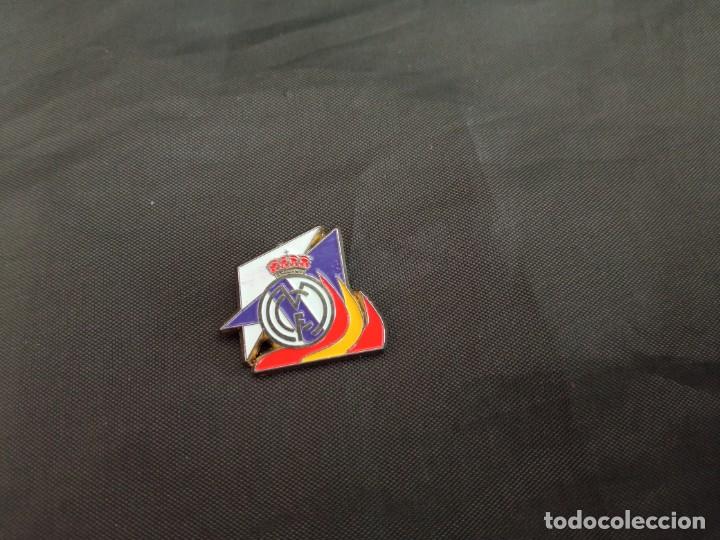 Colecionismo desportivo: Pin Real Madrid con la aguja cortada
