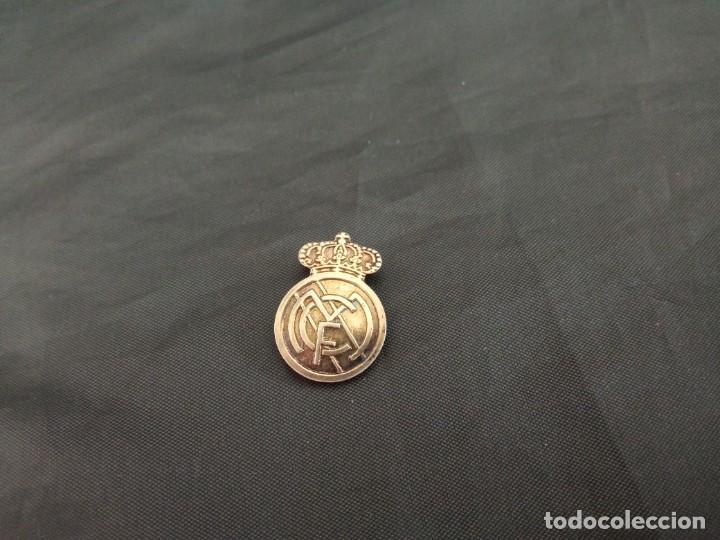 Sammelleidenschaft Sport: Pin Real Madrid con la aguja cortada