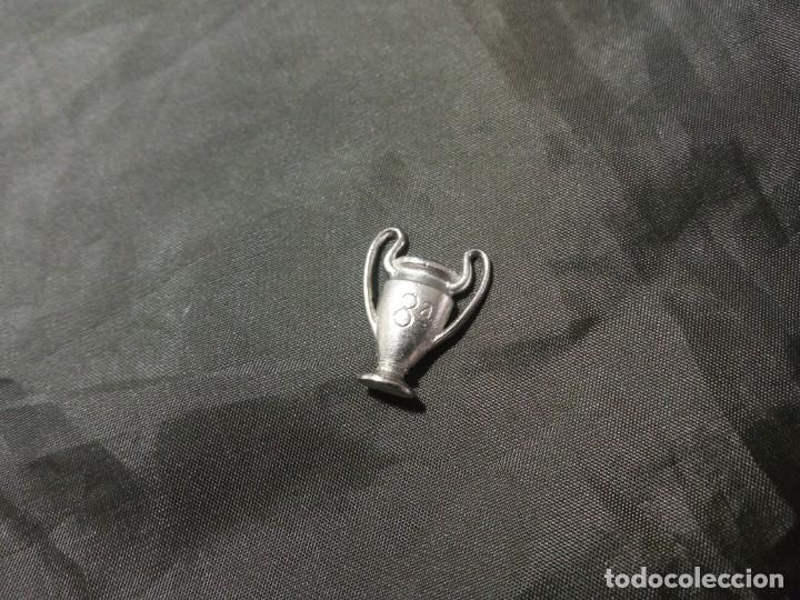 Sammelleidenschaft Sport: Pin copa Real Madrid con la aguja cortada