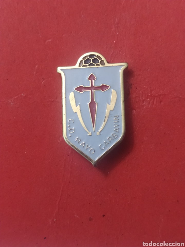 Coleccionismo deportivo: PINS SE F&Uacute;TBOL CD RAYO CARBAYIN . Asturias
