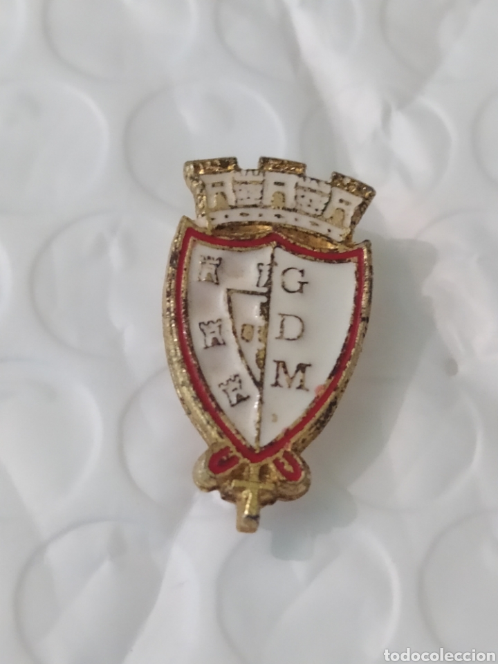 Collezionismo sportivo: PINS DE F&Uacute;TBOL G.D.MILHEIRDENSE PORTUGAL