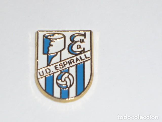 Coleccionismo deportivo: FUTBOL- PIN DE LA U.D. ESPIRALL DE VILAFRANCA DEL PENEDES (BARCELONA)