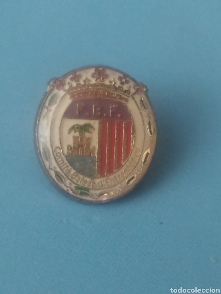 Sammelleidenschaft Sport: PINS DE F&Uacute;TBOL COMITE BALEARE DE ENTRENADORES DE FUTBOL