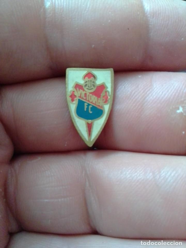 insignia fútbol victoria fútbol club santiago d - Buy Football pins on  todocoleccion