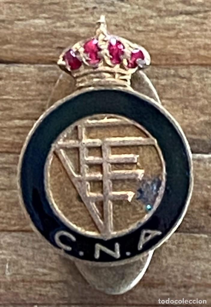 Collectionnisme sportif: ANTIGUA INSIGNIA DE OJAL. COLEGIO NACIONAL DE &Aacute;RBITROS DE ANDALUCIA CNA. MIDE 2 CMS.