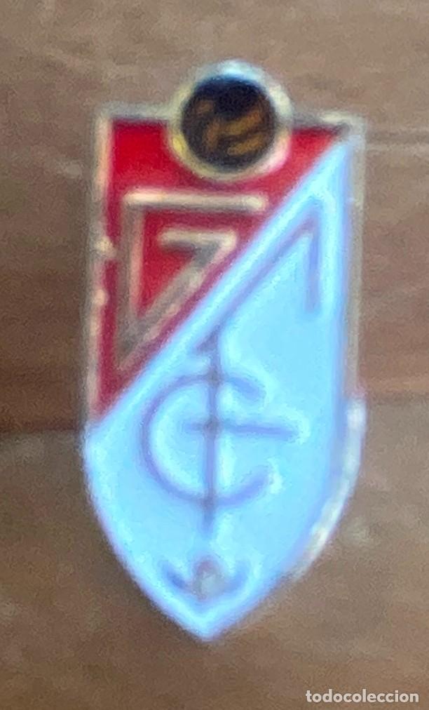 Sammelleidenschaft Sport: INSIGNIA ESMALTADA DEL GRANADA FUTBOL CLUB, MIDE 1,7 CMS.