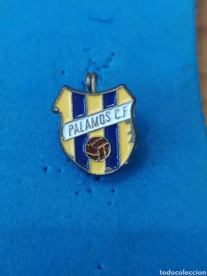 Collectionnisme sportif: PINS DE F&Uacute;TBOL PALAM&Oacute;S CF. GERONA