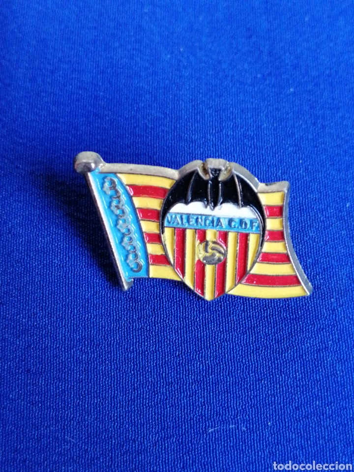 Coleccionismo deportivo: VALENCIA CF CON REAL SE&Ntilde;ERA PIN - Foto 1