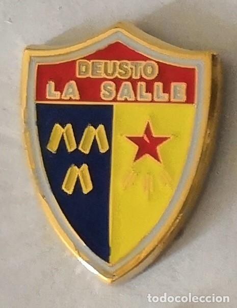 Colecionismo desportivo: Pin de Futbol La Salle Deusto Bilbao Bizkaia