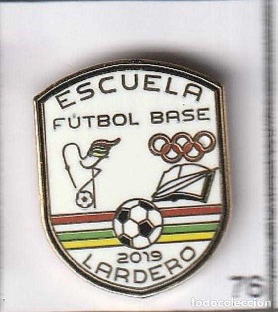 Collezionismo sportivo: Pin de Futbol Lardero Escuela de Futbol Base La Rioja