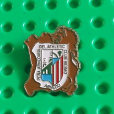 Coleccionismo deportivo: PIN PEÑA ATHLETIC DE BILBAO ARNEDO (MARRÓN). Lote 362862625