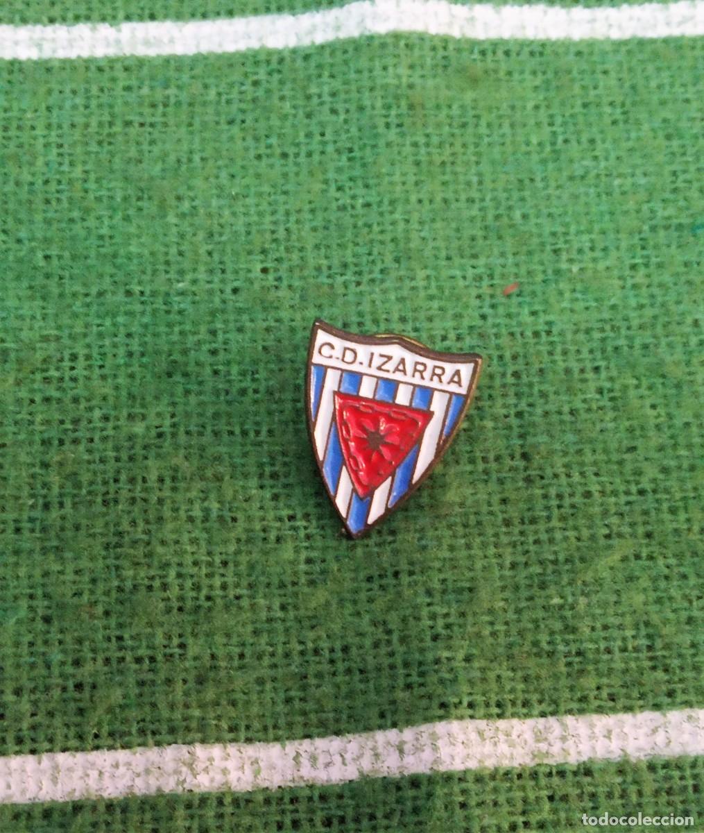 Colecionismo desportivo: PIN DE FUTBOL -CLUB DEPORTIVO IZARRA (ESTELLA- NAVARRA)- ESMALTADO - ANTIGUO